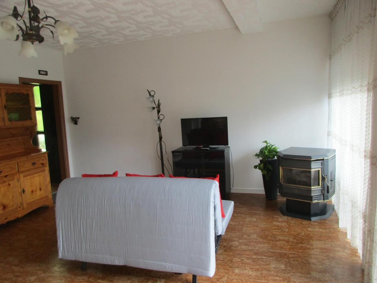 La Perla Del Lago Apartment Calceranica al Lago Luaran gambar