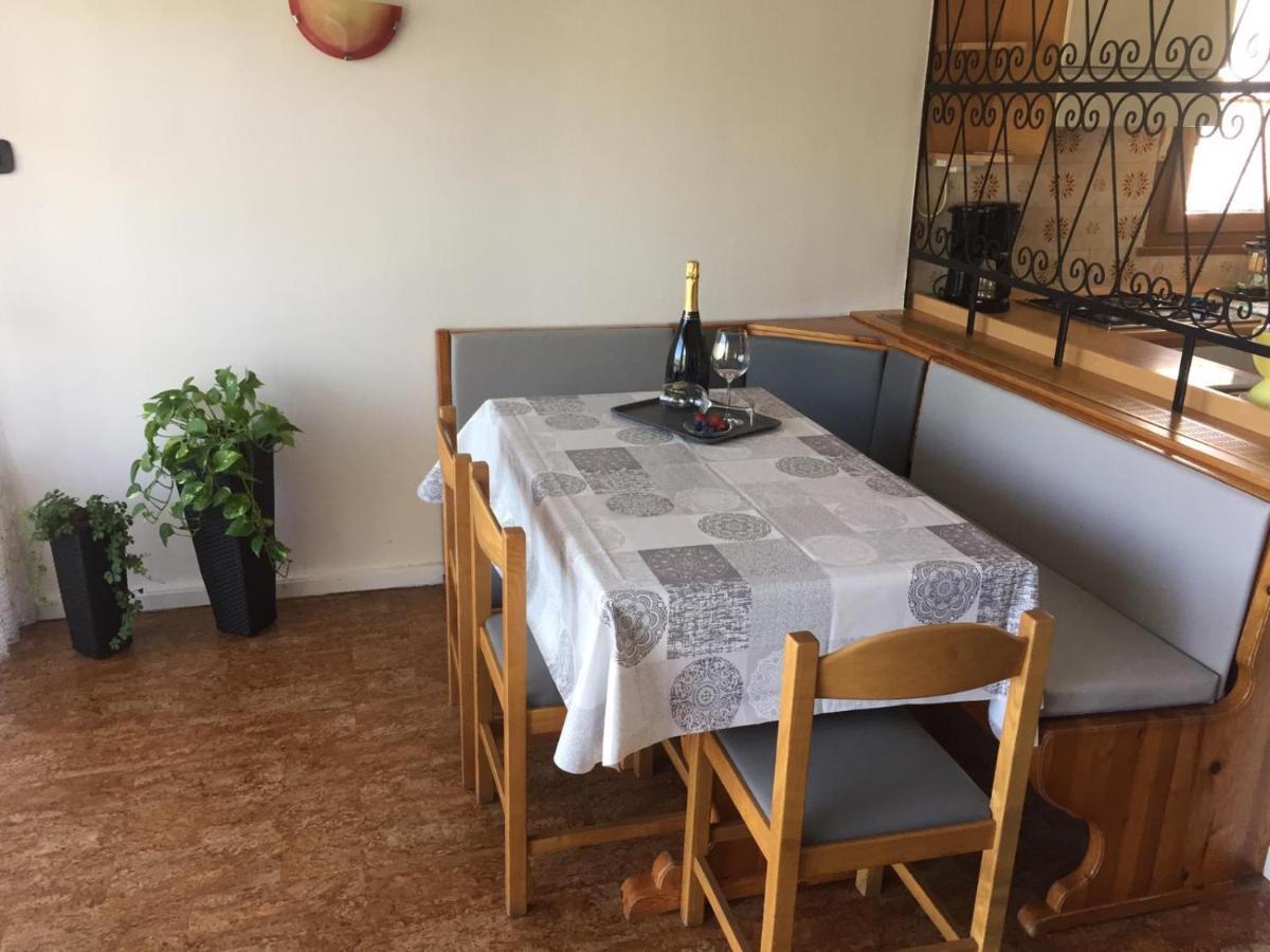 La Perla Del Lago Apartment Calceranica al Lago Luaran gambar