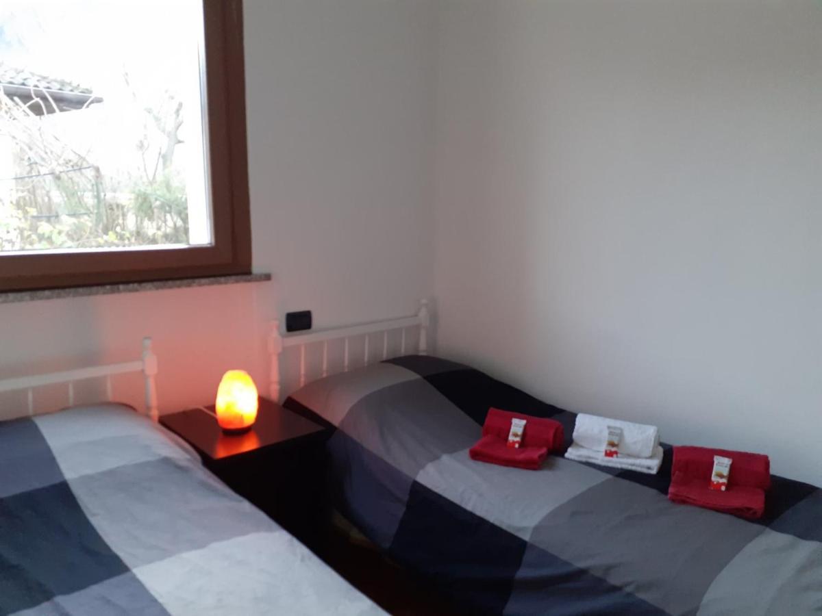 La Perla Del Lago Apartment Calceranica al Lago Luaran gambar