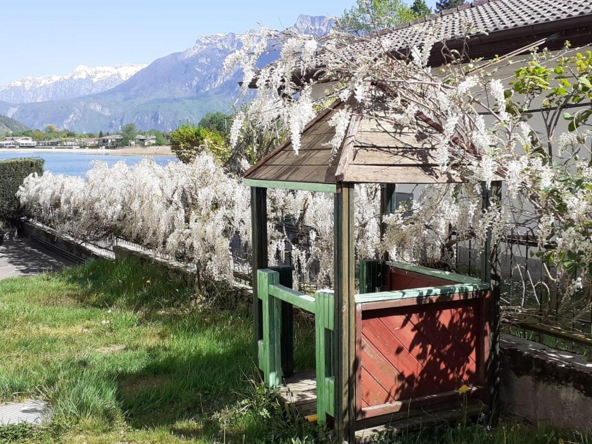 La Perla Del Lago Apartment Calceranica al Lago Luaran gambar