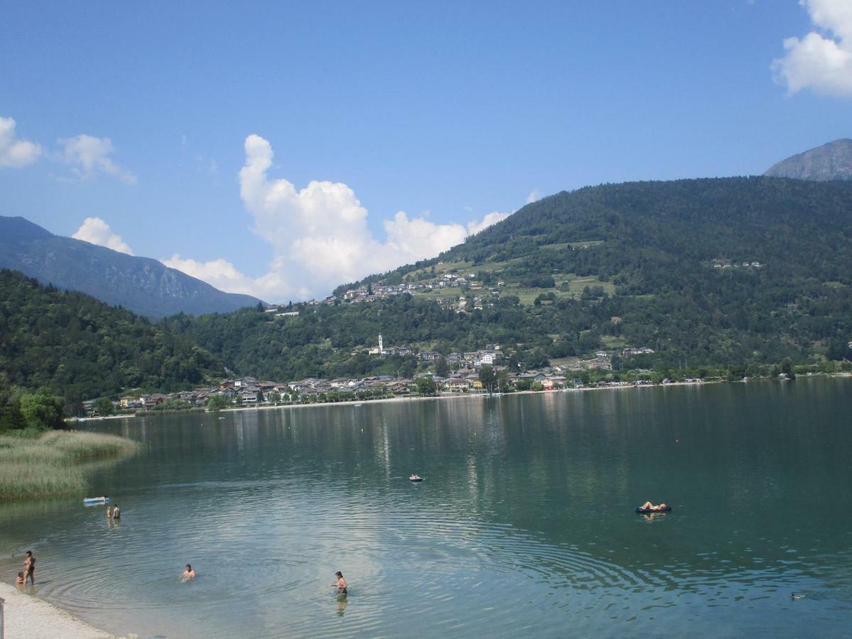 La Perla Del Lago Apartment Calceranica al Lago Luaran gambar