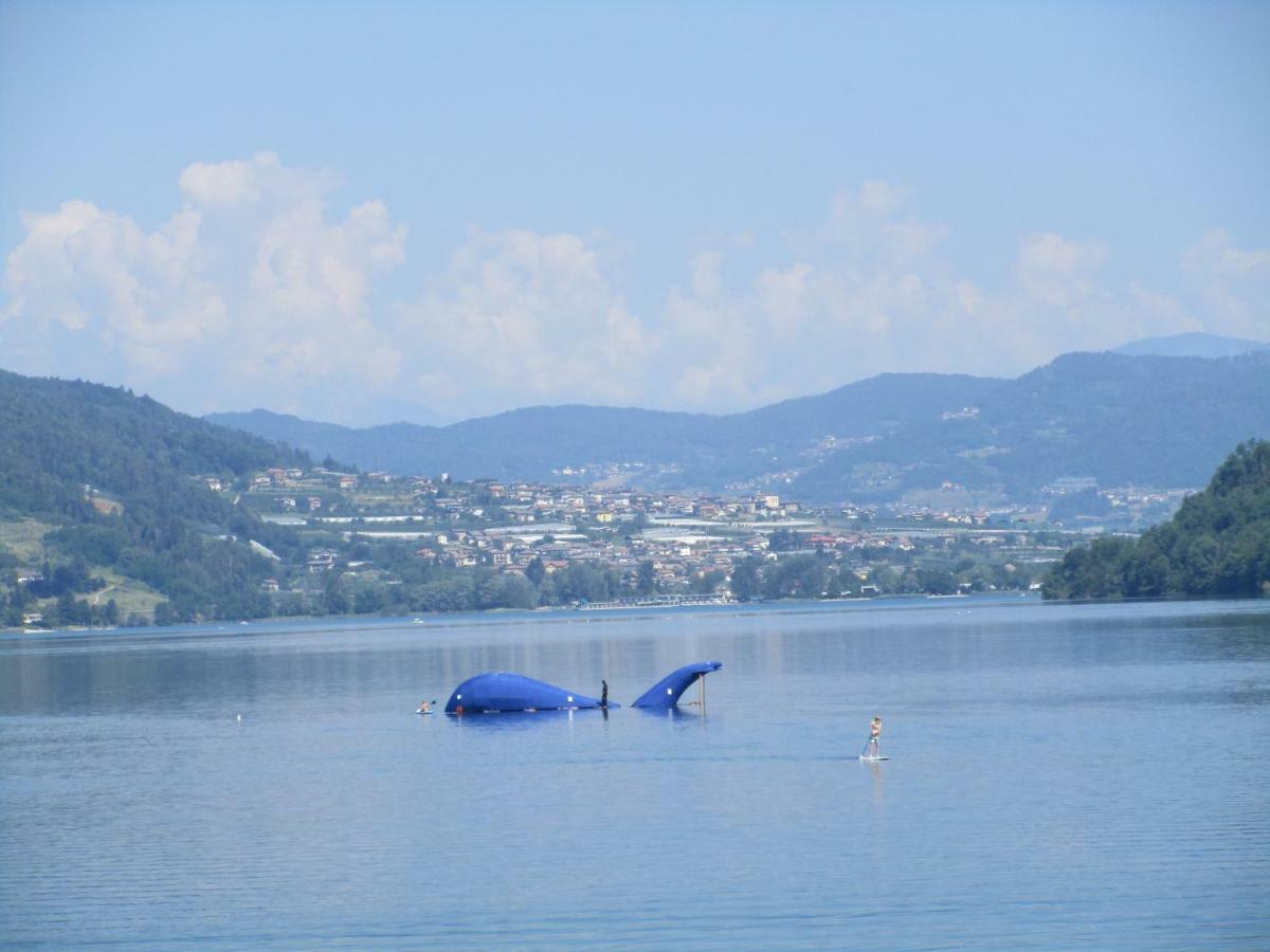 La Perla Del Lago Apartment Calceranica al Lago Luaran gambar