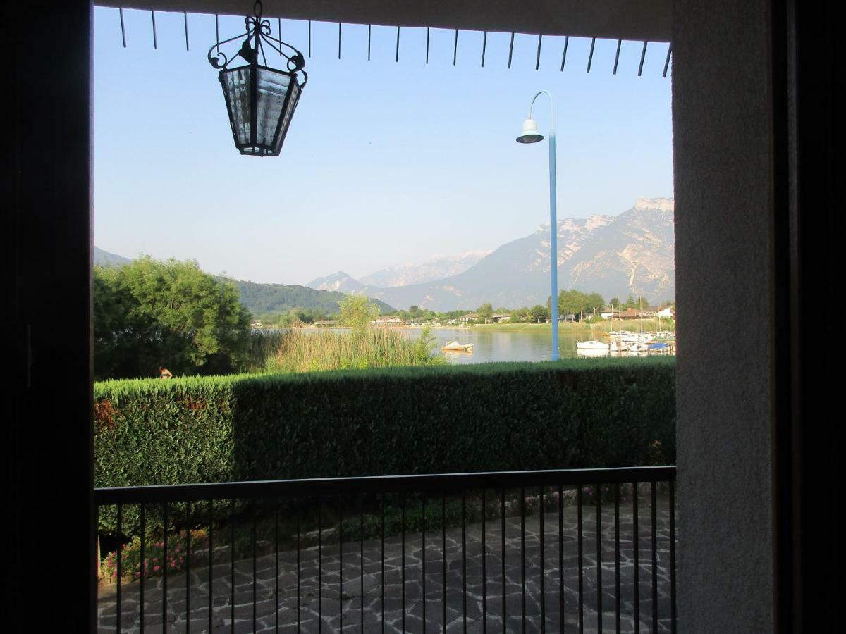 La Perla Del Lago Apartment Calceranica al Lago Luaran gambar