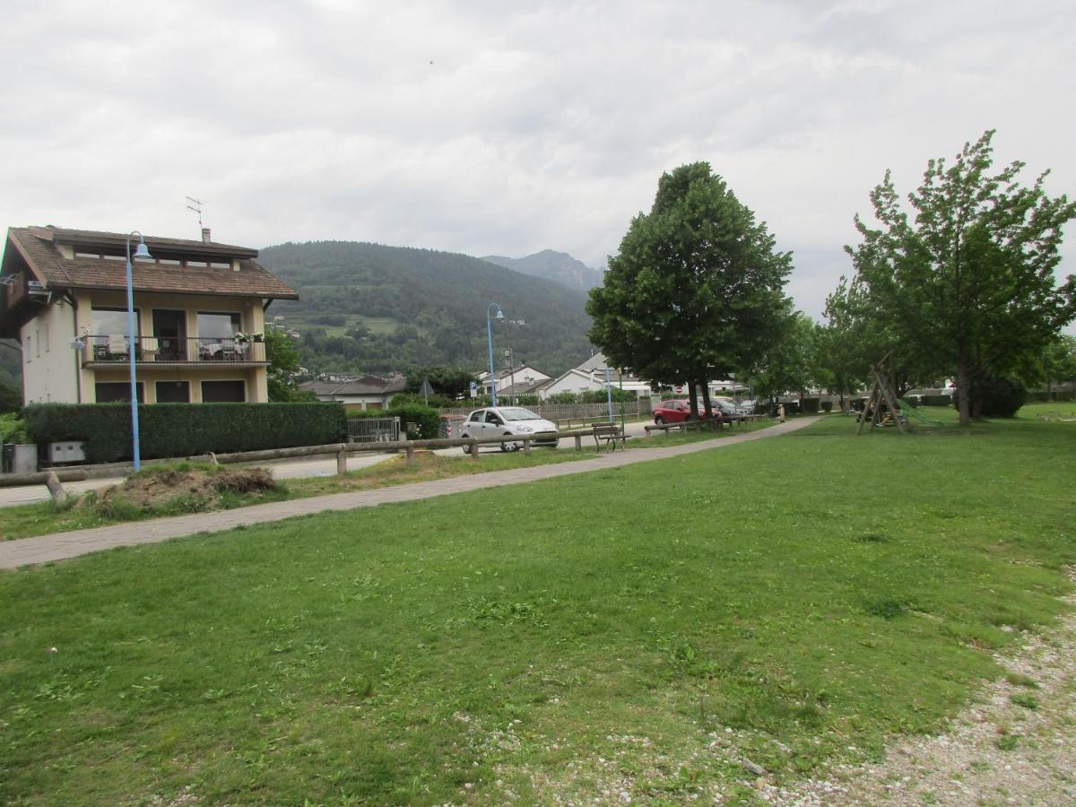 La Perla Del Lago Apartment Calceranica al Lago Luaran gambar