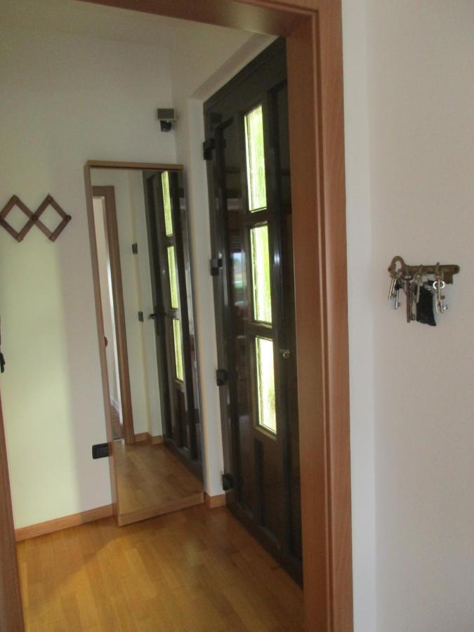 La Perla Del Lago Apartment Calceranica al Lago Luaran gambar