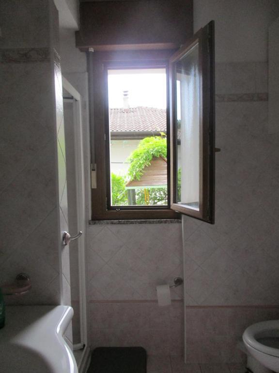 La Perla Del Lago Apartment Calceranica al Lago Luaran gambar